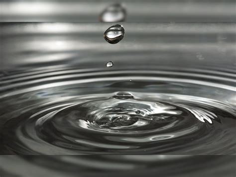 Scientists unveil first 'water-wave laser'