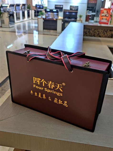 大舅子送什么礼物最新素材