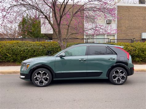Hybrids at their best: Kia’s 2023 family-friendly, $29K Niro gets 53 ...
