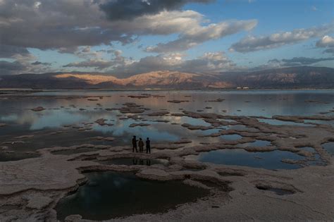 What could happen if Earth runs out of oxygen?