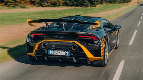 Lamborghini Huracán STO Interior Layout & Technology | Top Gear