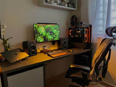 Image result for Tech Source Setup Wars PC Builds in Desk