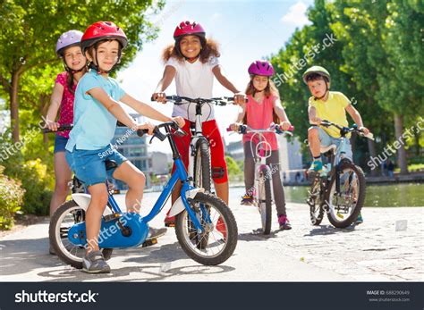 Kids Cycling 的图像结果
