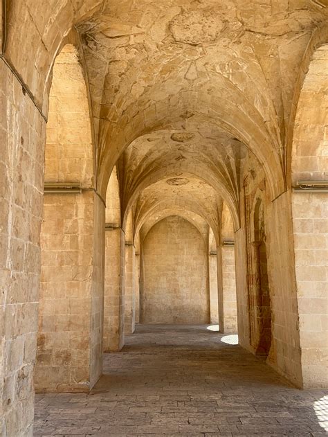 Collum Inside Building 的图像结果