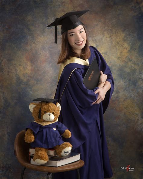 Graduation Portrait 的图像结果
