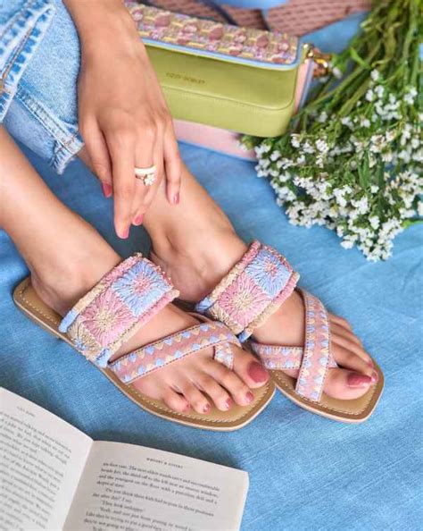 Buy Kolhapuri Footwear for Ladies Online – Fizzy Goblet