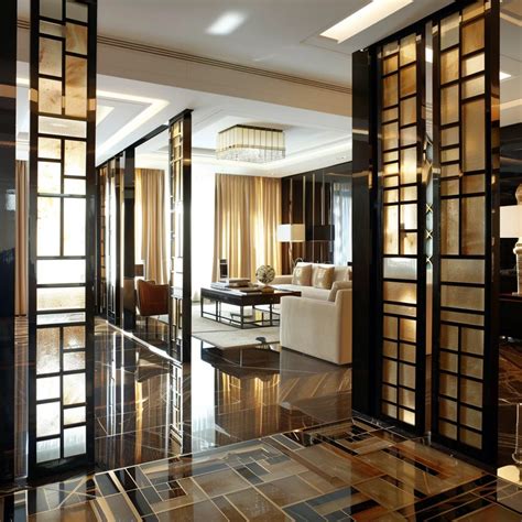 Floor to ceiling room dividers: broken plan living