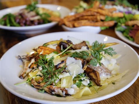 Woody's at Del Mesa in Carmel Valley | Popular Restaurant Carmel