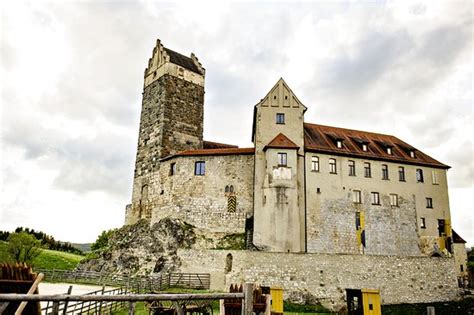 BURG KATZENSTEIN (Dischingen) - B&B Reviews, Photos, Rate Comparison ...