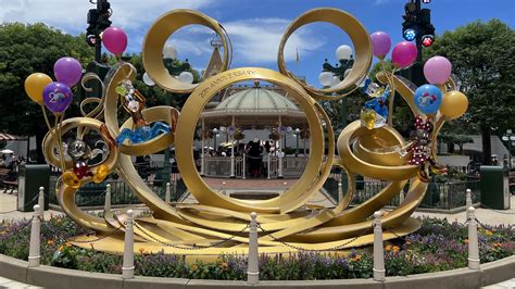 GUIDE: Visiting Hong Kong Disneyland Resort - Getting From the Airport to the Park