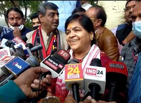 Khandwa: Minister without mask claims practice of 'Agnihotra' keeps her ...