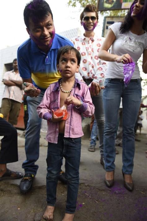 Aneel Murarka of Ample Miission celebrated Holi with underprivileged ...