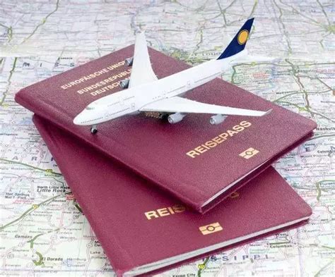 手绘出国旅游机票护照图片素材免费下载 - 觅知网