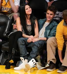 Kaley Cuoco and husband Ryan Sweeting as Justin Bieber and Selena Gomez ...