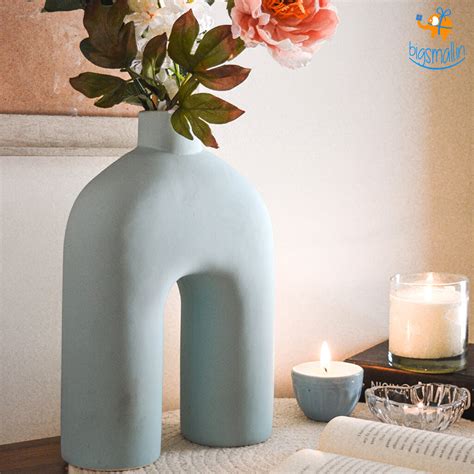 Minimal Ceramic Decorative Vase – Bigsmall.in