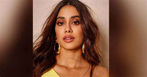 How To Achieve Janhvi Kapoor’s Sun-Kissed Glowy Makeup Look | Femina.in