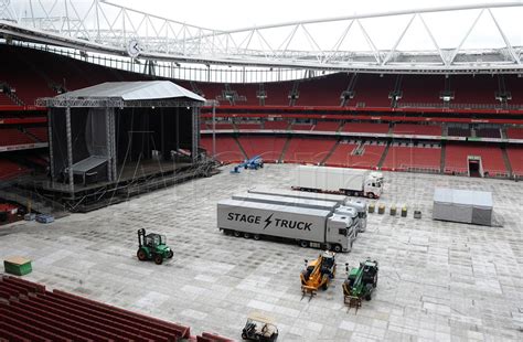 Emirates Stadium prepares for Green Day | News | Arsenal.com