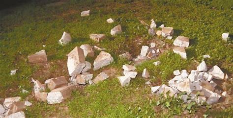 康普頓墓園遭破壞 墓碑被偷砸成碎石 | 星島日報