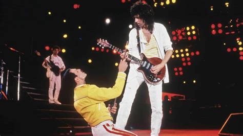 10 Best Queen Songs of All Time - Singersroom.com