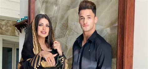 कौन है आसिम रियाज की रियल लाइफ गर्लफ्रेंड? श्रुति, शहनाज के बाद एक और ...