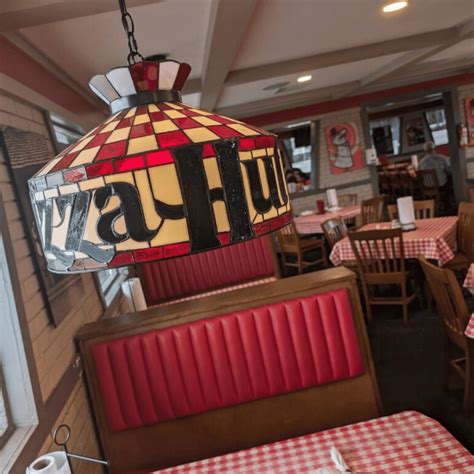I visited a retro Pizza Hut Classic restaurant