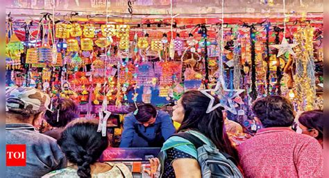 Pune: Undeterred by surge in prices, revellers throng traditional ...