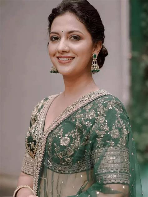 10 Best trendy outfits of Tejashri Pradhan | Times of India