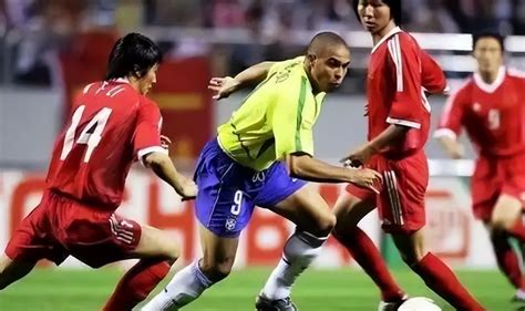 2002年世界杯中国队 一支足以载入史册的国足_球天下体育