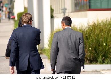 Business Men Walking in Line 的图像结果