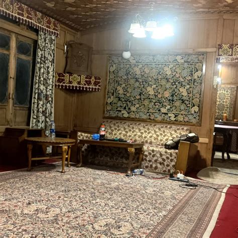 WANGNOO WORTH HOUSEBOATS (Srinagar, Kashmir) - Hotel Reviews, Photos ...