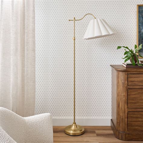 Odette Floor Lamp with Scallop Shade – Magnolia