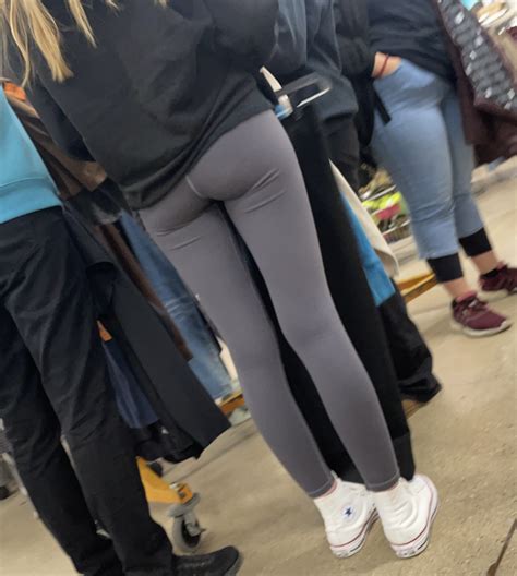 Cute Blonde hanging out - Spandex, Leggings & Yoga Pants - Forum
