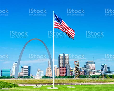 Unique View Of St Louis City Skyline Stock Photo - Download Image Now ...