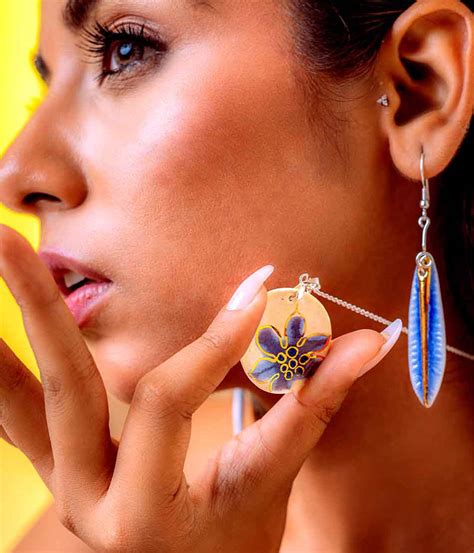 Swiss Cheese Leaf Pendant and Shell Earring Set | Buy Gold Plating Earrings
