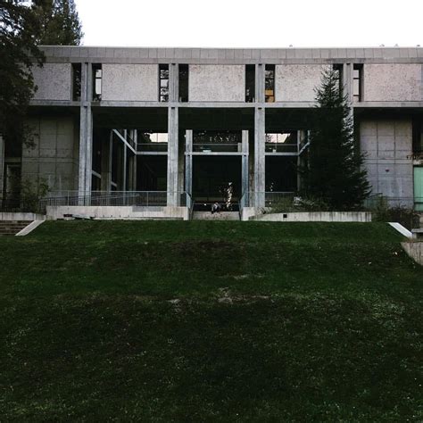 Archi pierce — 在 UCSC McHenry Library