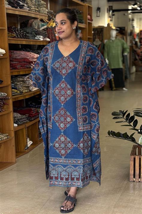 Blue Base Peacock Feather Kaftan – Byhand