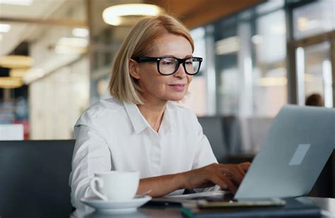 6 Amazing Benefits of Estrogen Patch for Menopausal Women | Winona