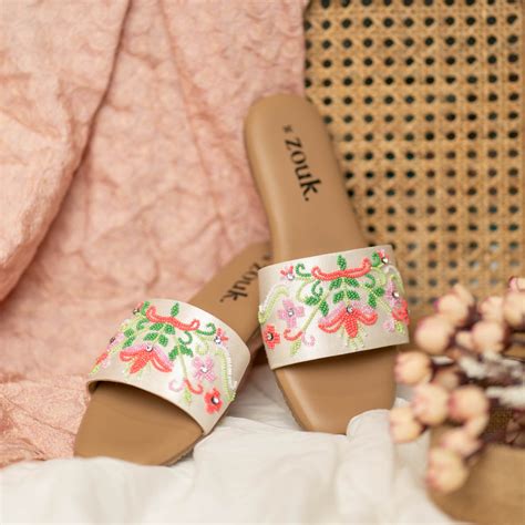 Sliders for Women: Buy Slipper Sliders, Slide Flip Flops for Women at ...