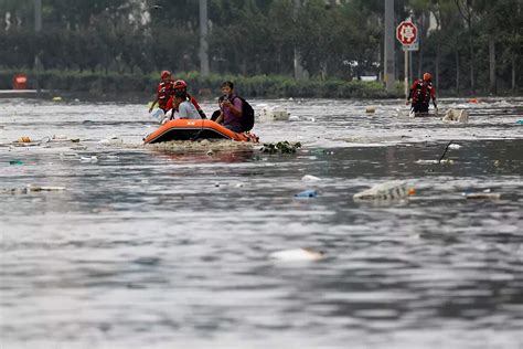 Typhoon Doksuri caused rivers in China to overflow, leaving residents ...