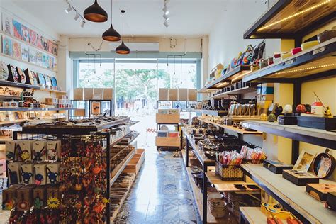 Souvenir Gift Shop 的图像结果