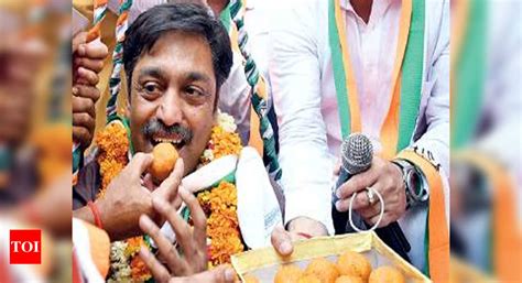 Worth his weight in laddoos? He banks on custom to tilt scales - Times ...