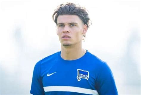 उमर रेकिक ने आर्सेनल से किया अनुबंध - omar rekik signed with arsenal ...