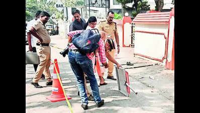 Shot At Outside Bar: Breaking News: Two shot at outside bar in city ...