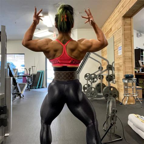Olivia Bian on Instagram: “Day 1” | Women's muscular legs, Muscular ...