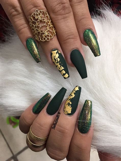nails emerald green