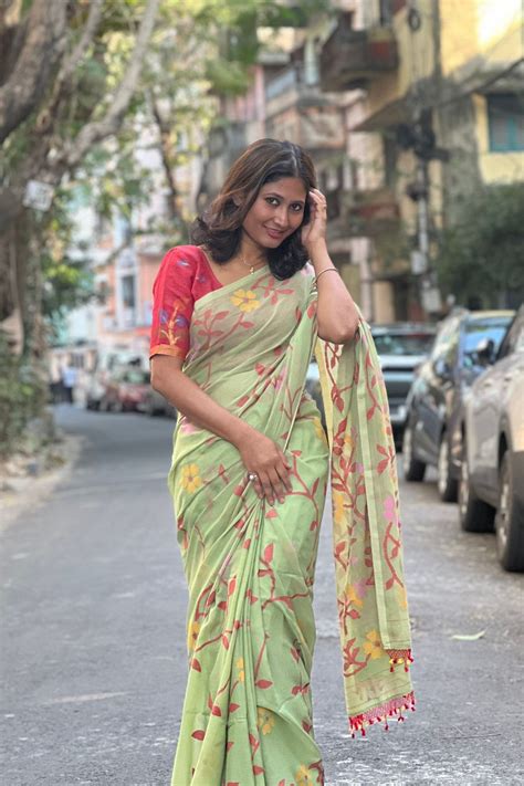 Buy Exclusive Handloom Sarees in Kolkata | Nameg
