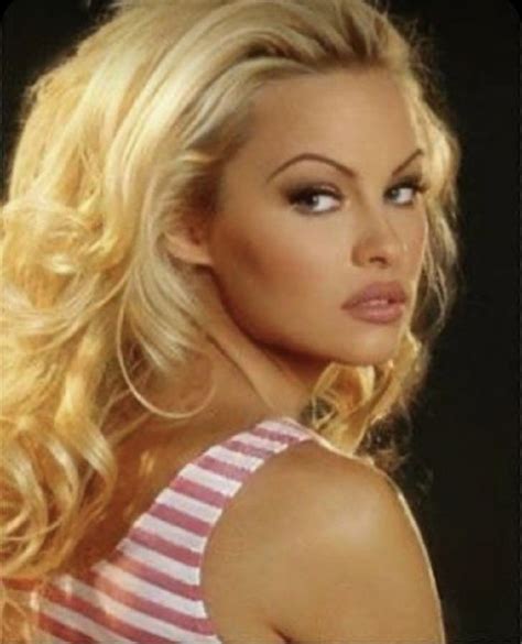 Pamela Andersen, 2000s Girl, Big Blonde Hair, Pam And Tommy, Fashion Bella, 90s Model, Marilyn ...