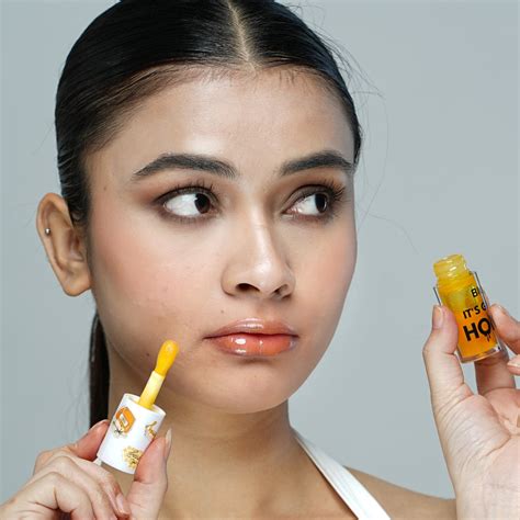 It's Giving Honey | Juicy Lip Oil | Hydrating + Pigmented – Blur India