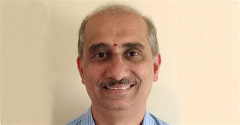 How swarm learning can improve AI collaboration without compromising ...