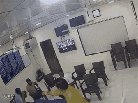 In Nashik, an assailant attacked a doctor with a knife